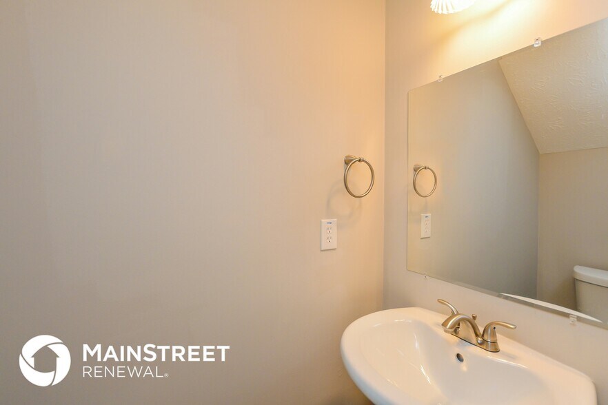 Building Photo - 140 Meadowridge Dr