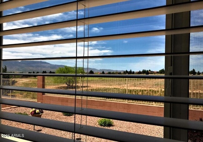 Building Photo - 890 S Golf View Dr