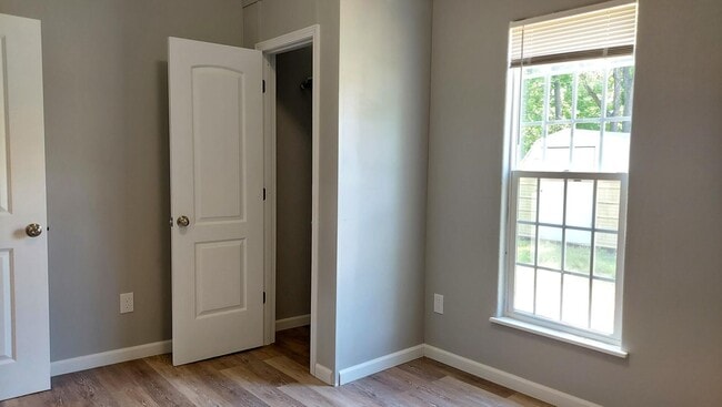 Building Photo - COMING SOON!!! GORGEOUS 3br home!