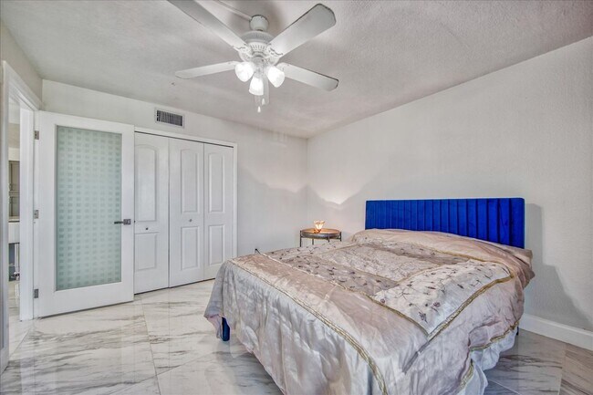 Building Photo - 851 Bayway Blvd