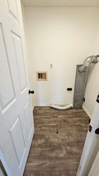 Laundry Room - 626 Woods Crossing Dr