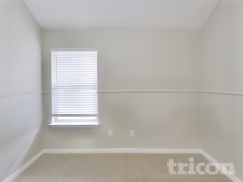 Building Photo - 352 Meadow Park