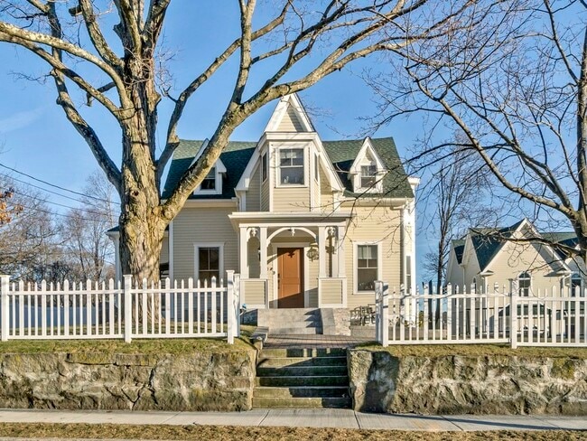 Building Photo - 50 Rowe St