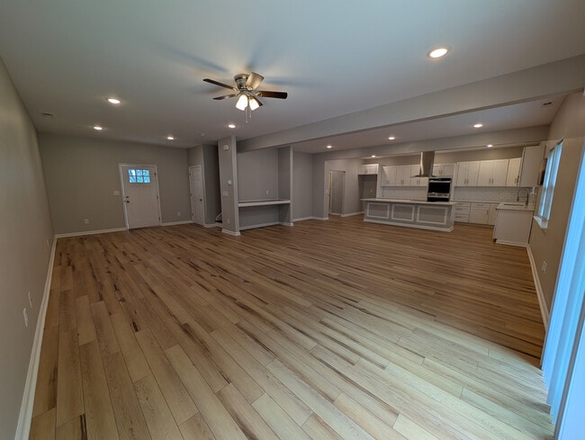 Building Photo - Room in House on Stone Mountain Dr