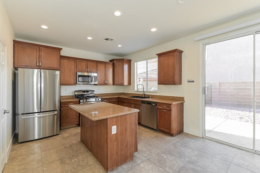 Building Photo - 992 White Glacier Ave