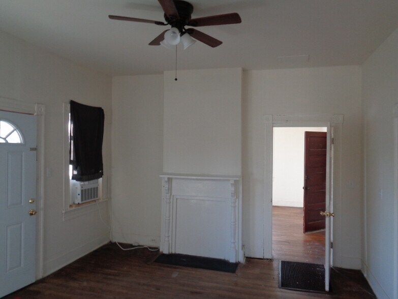 Building Photo - 1021 Melville St