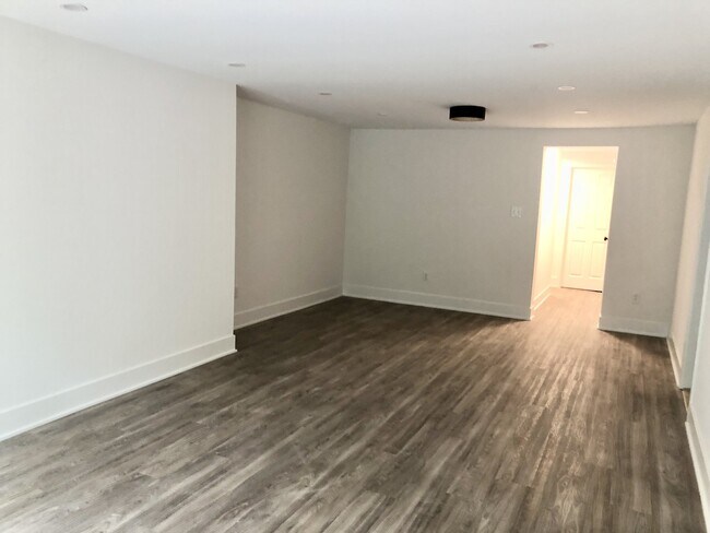 Building Photo - 2867 Charing Rd