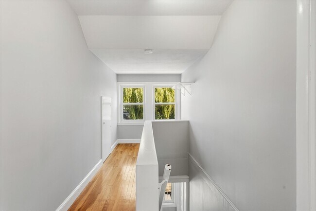Building Photo - 452 Quarry St