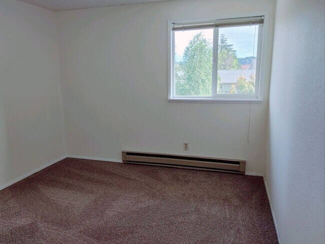 Building Photo - 3 bed 2 bath townhouse in Winslow Park!