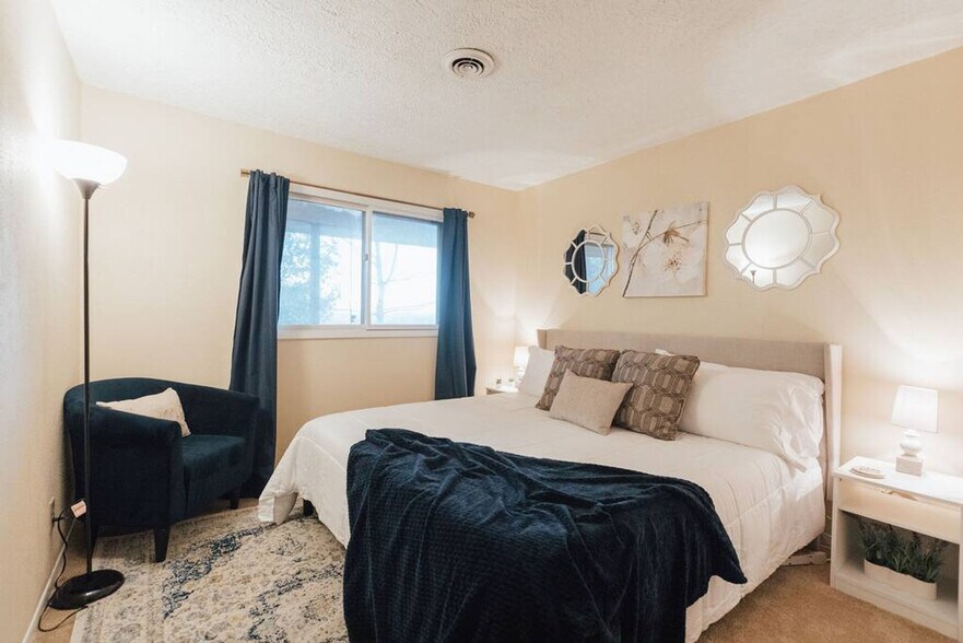 Building Photo - 722 Liberty Bell Blvd