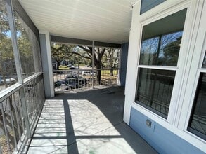 Building Photo - 2585 Grassy Point Dr