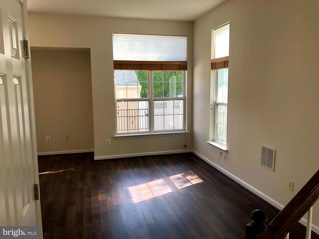 Building Photo - 43533 Mink Meadows St