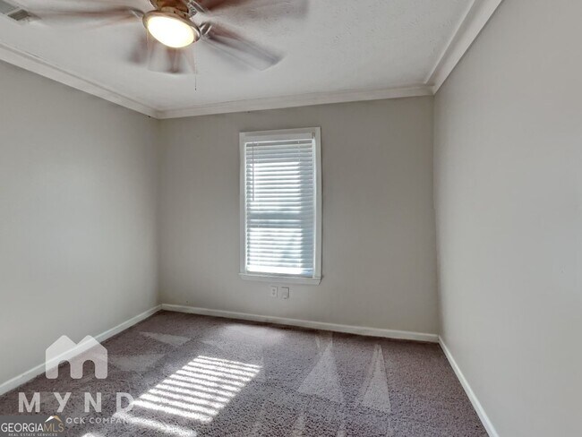 Building Photo - 5801 Meadowview Rd