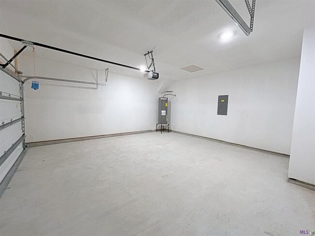 Building Photo - 4 Bedroom House NEAR LSU - Hunters Trace- ...