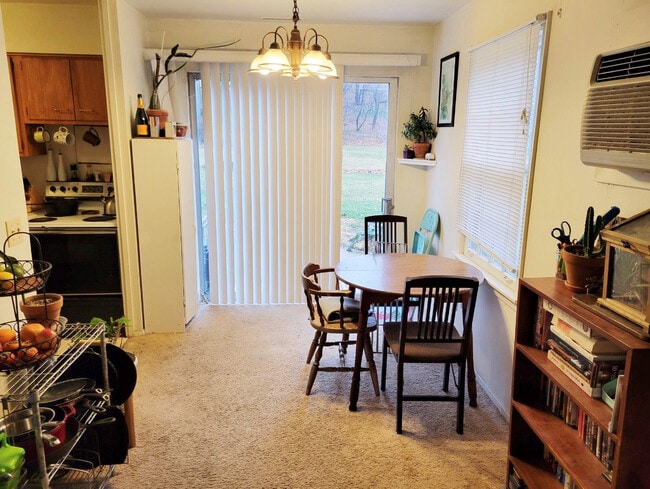 Building Photo - 602 Manor Dr