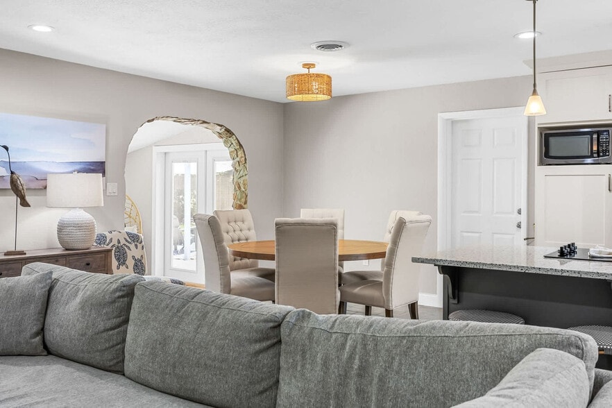 Building Photo - 128 Martin St