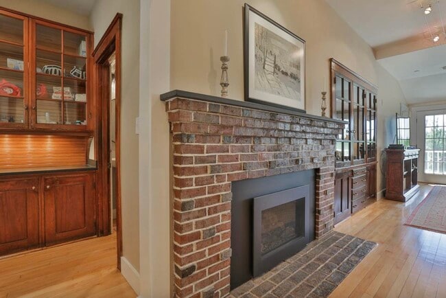 Building Photo - 26 N Main St