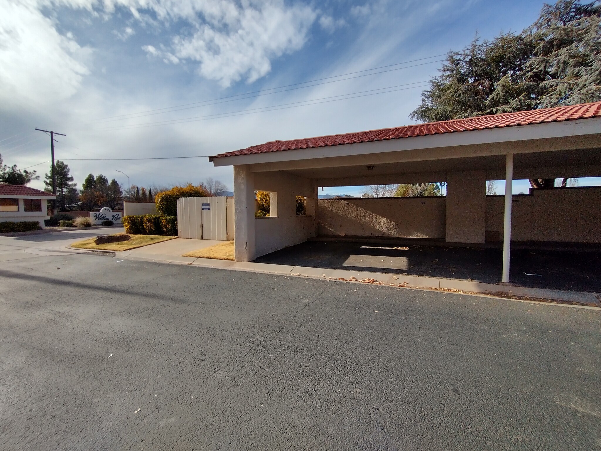 Building Photo - 275 S Valley View Dr