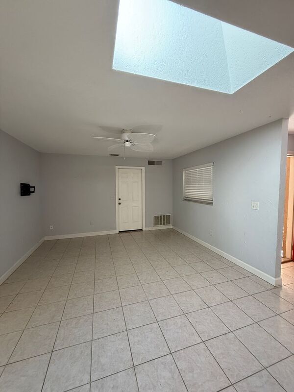 Building Photo - 104 Hatfield Ct