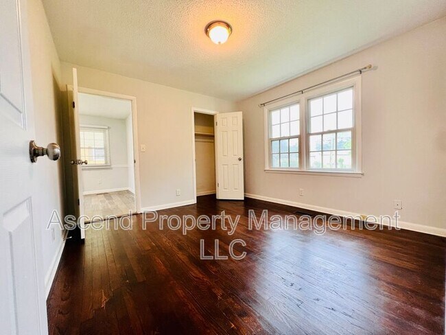 Building Photo - 4610 Leslie Ln