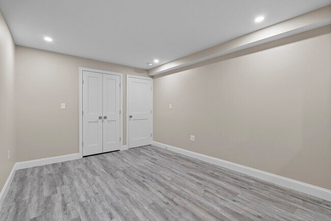 Building Photo - 769 E 6th St