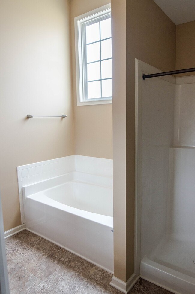 Building Photo - Pet Friendly Three Bedroom!