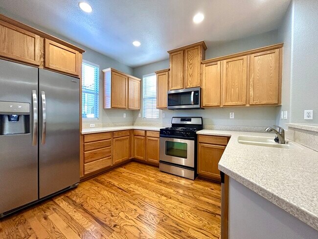 Building Photo - Beautiful 3 Bedroom Located in Roseville Strada Community!