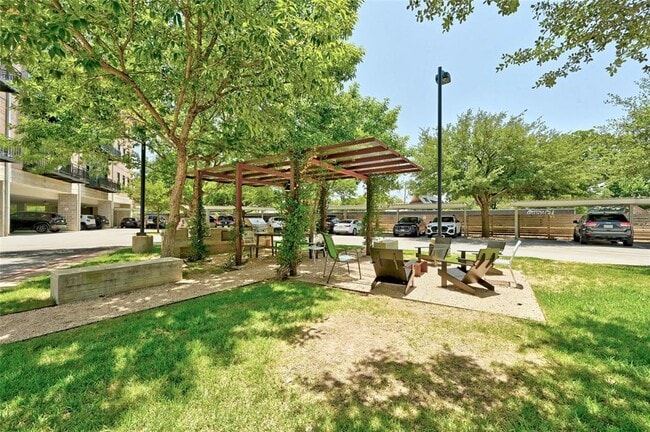 Building Photo - 2235 E 6th St