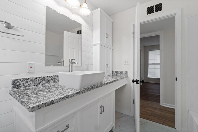 Building Photo - Pet Friendly Renovated Three Bedroom with Basement!