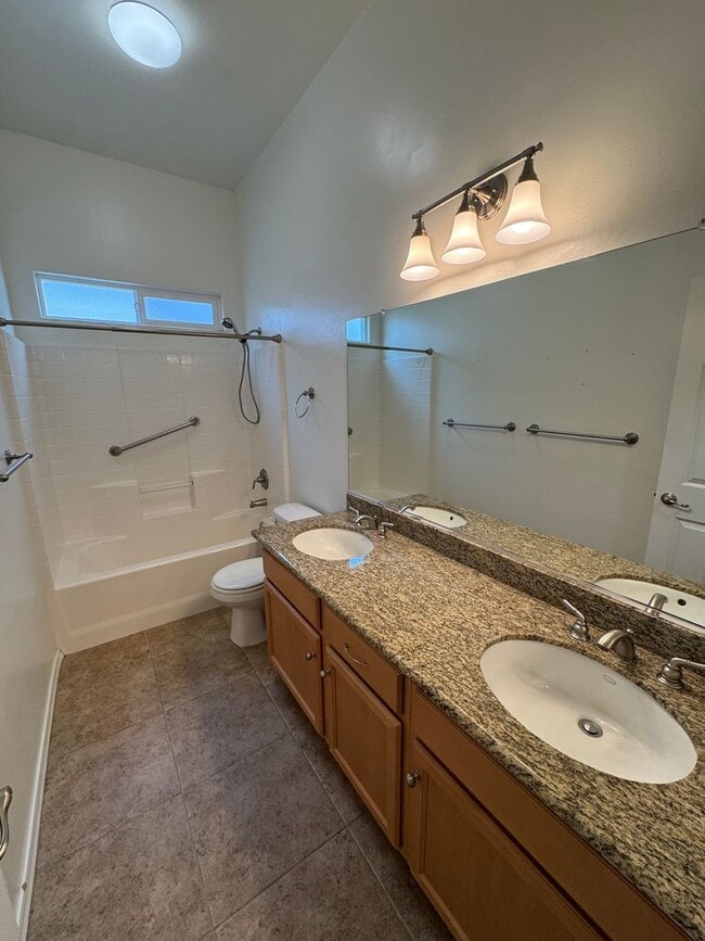 Building Photo - 4 Bed 2 Bath Charming and Well-Cared-For H...