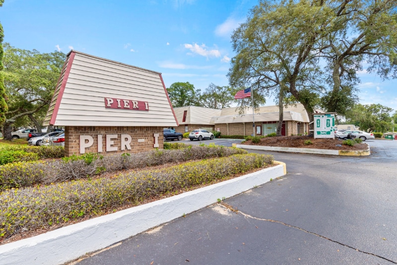 Building Photo - 210 Pelham Rd