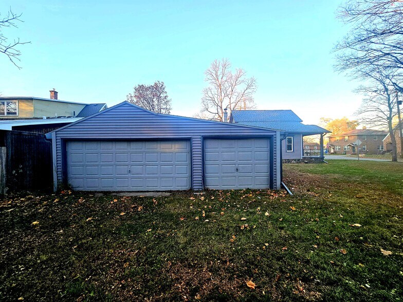 Building Photo - 37 Convis St