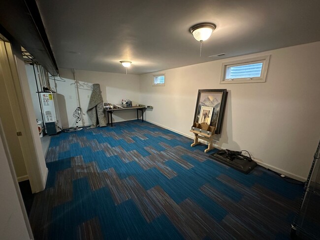 Building Photo - Huge 3BR/3BA house on Madison's West Side!