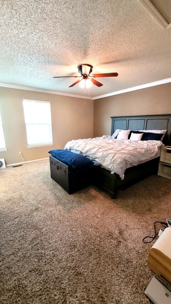Building Photo - 6526 Charter Dr