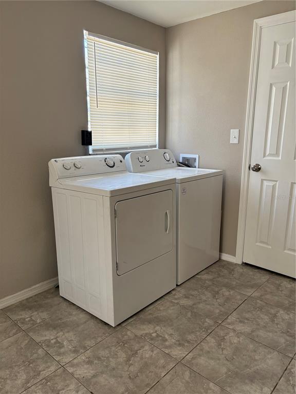 Building Photo - 2605 E 26th Ave