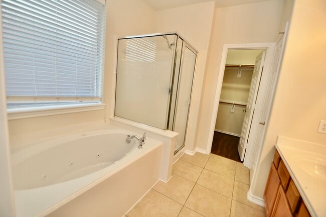 Building Photo - 12315 Field Brook Ct