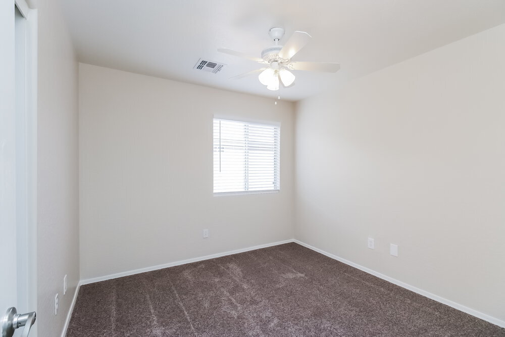 Building Photo - 1123 E Stardust Way