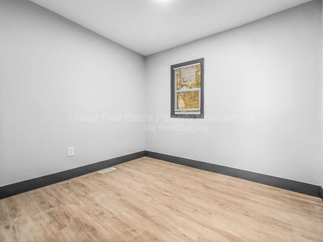 Building Photo - 306 Martin Ave