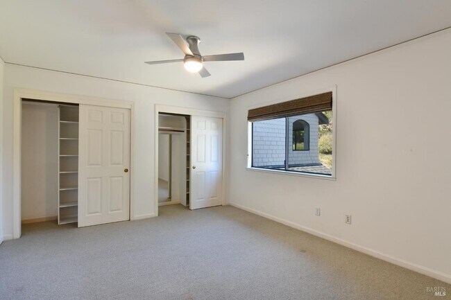 Building Photo - 12 Greenfield Ct
