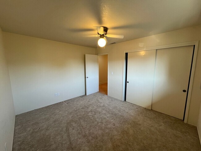 Building Photo - 3 bedroom single story in Manteca!