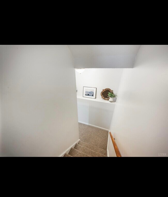 Building Photo - 224 Dove Ct