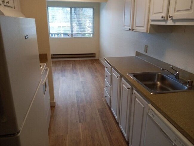 Interior Photo - Cottonwood Apartments