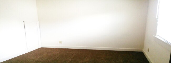 Small Bedroom - 114 W Blake Ave