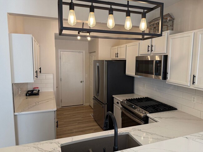 Building Photo - 3 Bedroom Condo Loves Park