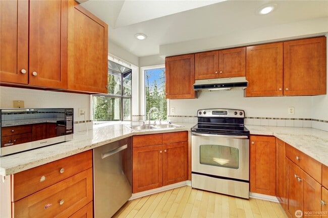 Building Photo - 3bd/2.5ba Bellevue House