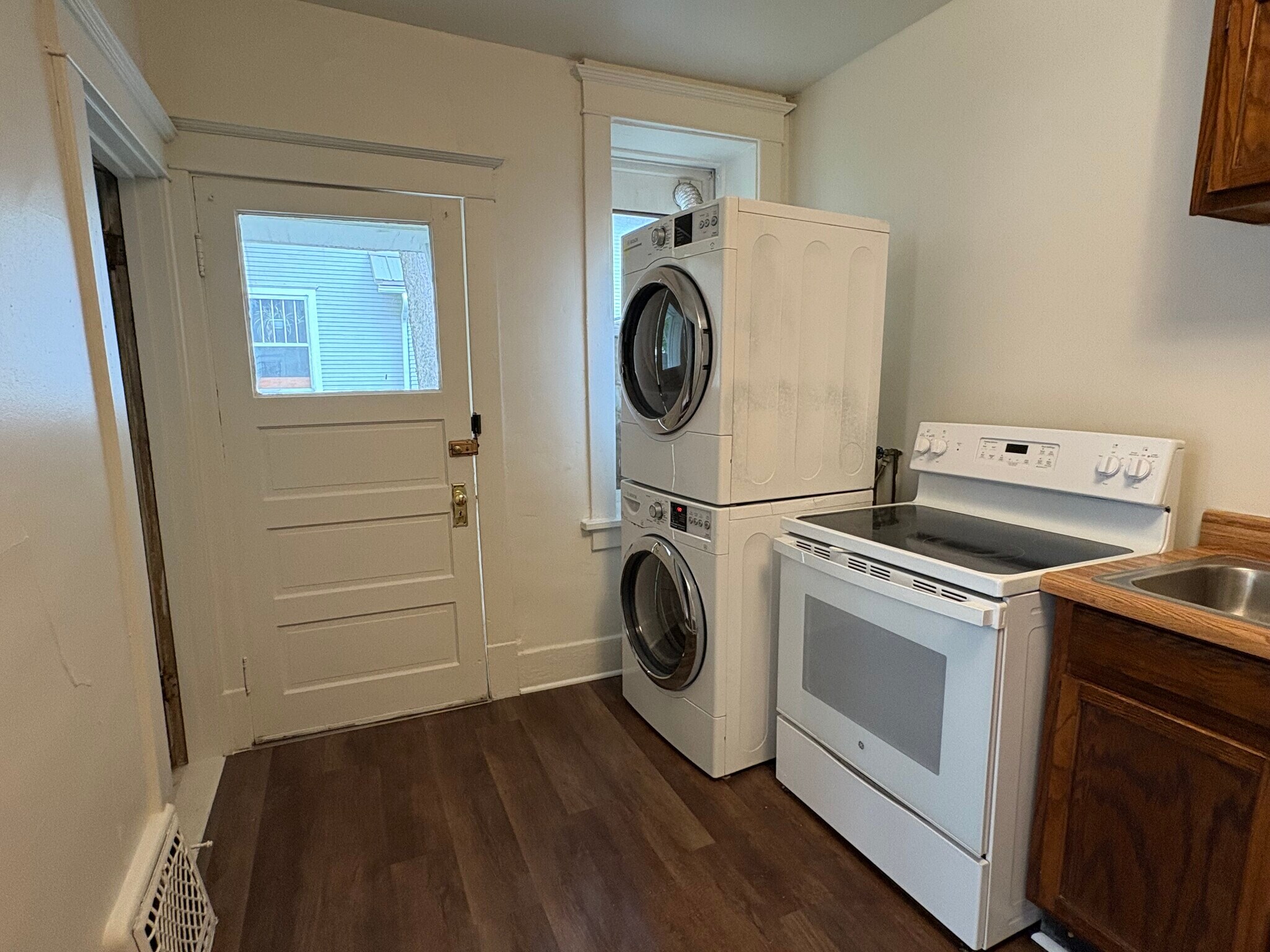 Building Photo - 228 E Bloomington St