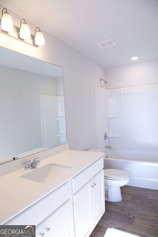 Building Photo - 19 Springwood Ln