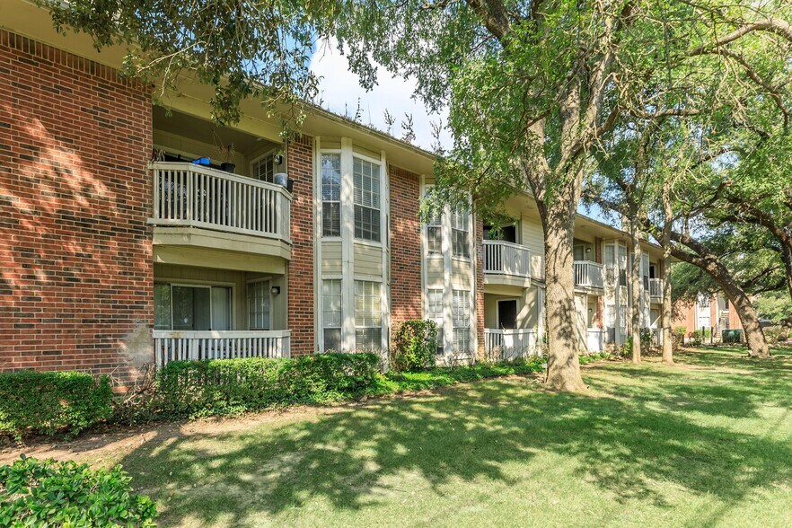 Villas at Shadow Oaks 12148 Jollyville Rd Austin TX 78759 Apartment