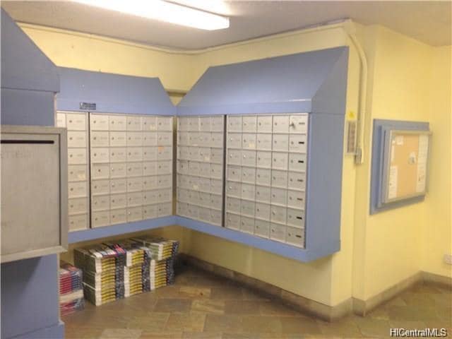 Building Photo - Ala Wai Townhouse