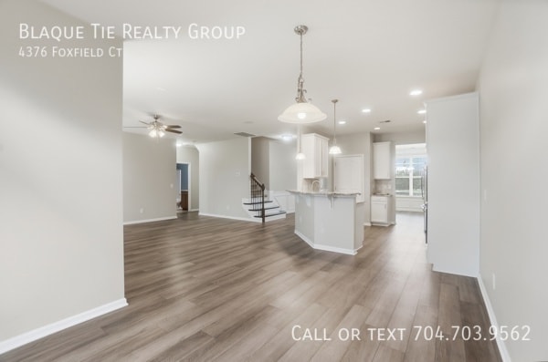 Building Photo - 4376 Foxfield Ct